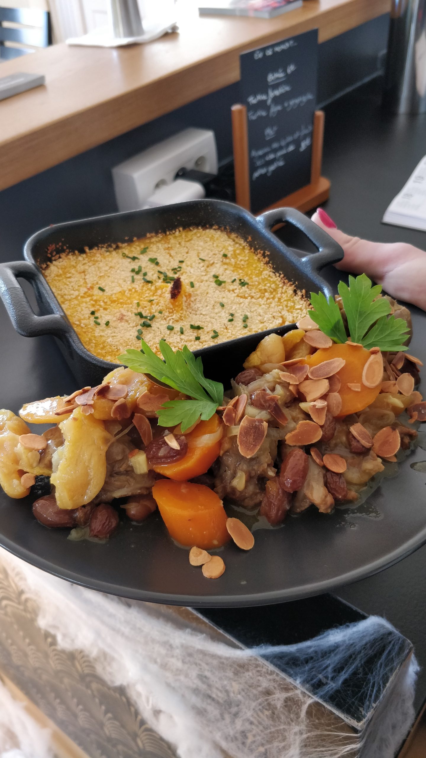 Agneau aux épices et fruits secs, restaurant À La Manufacture Royale